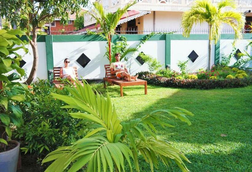 דירת חדר נוף לגינה, Romeo And Juliet Guest House