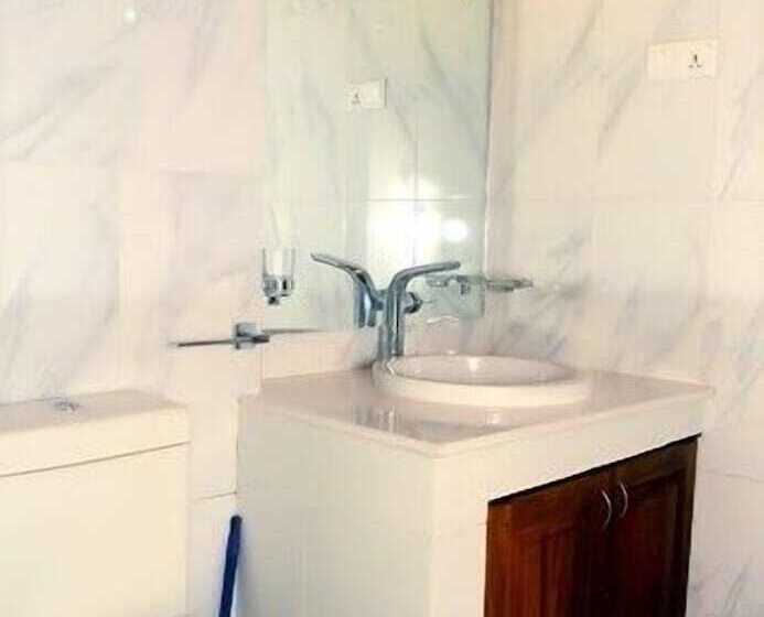 חדר דלוקס לשלושה, Silver Dew