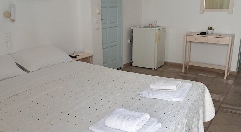 غرفة قياسية, Dimitris Studios