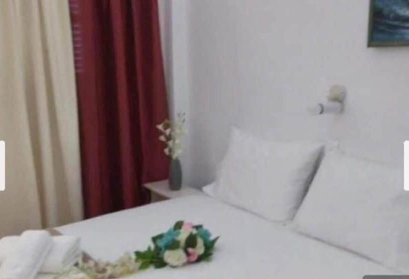 غرفة قياسية, Dimitris Studios