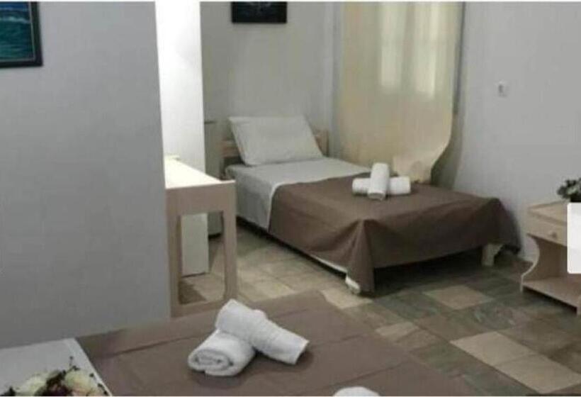 غرفة عائلية, Dimitris Studios