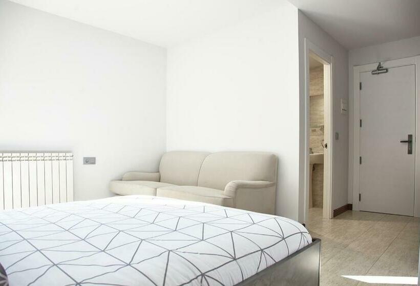 Номер Стандарт Трехместный, Hostal Fontañan