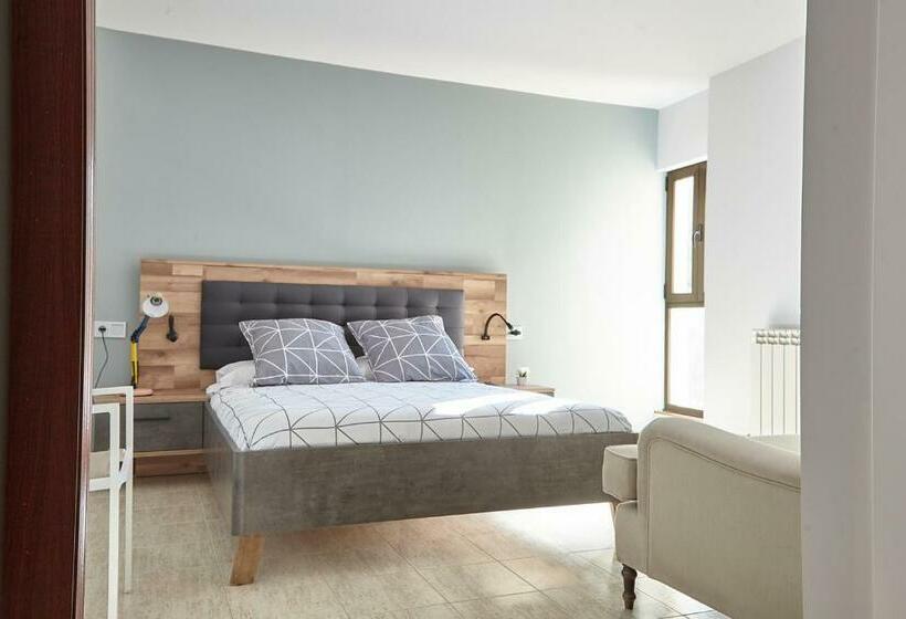 Номер Стандарт Трехместный, Hostal Fontañan