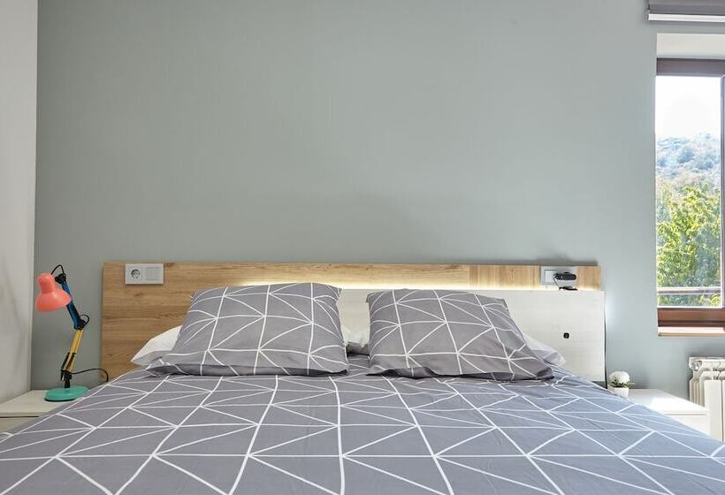 Номер Стандарт Трехместный, Hostal Fontañan
