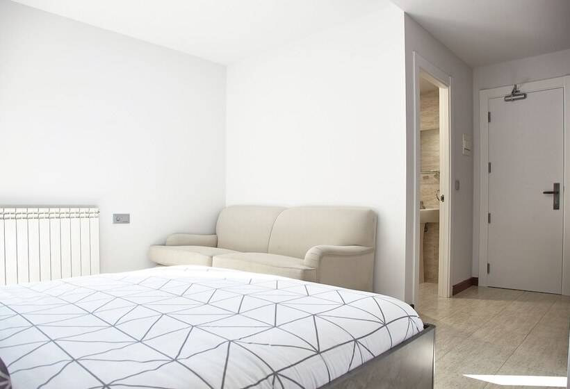 Трехместный Номер Стандарт Вид на Сад, Hostal Fontañan