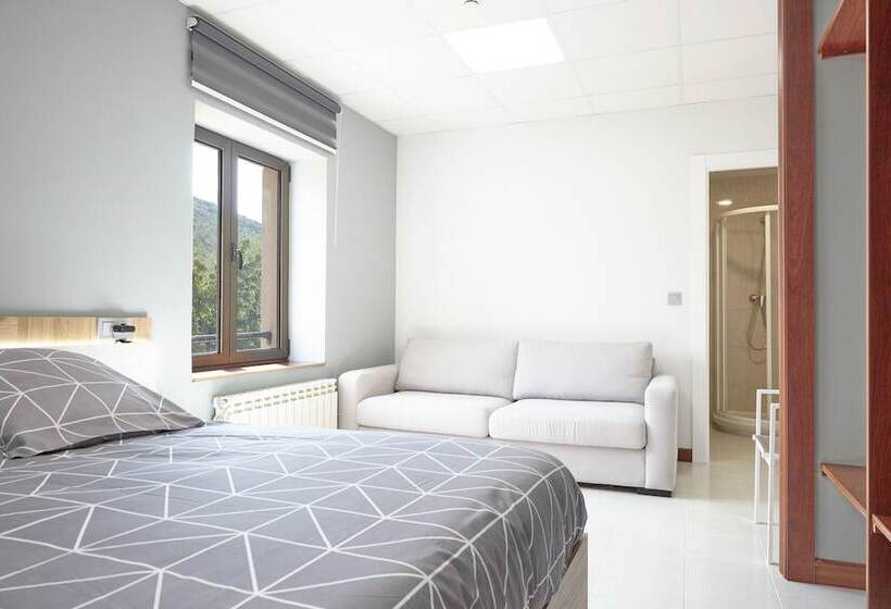 Трехместный Номер Стандарт Вид на Сад, Hostal Fontañan