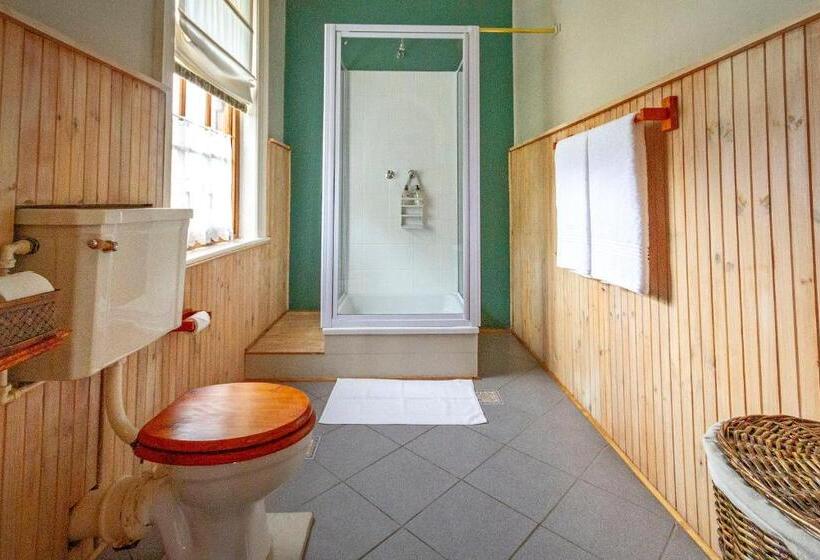 غرفة قياسية مزوَّدة بشُرفة, Airlies Guest House