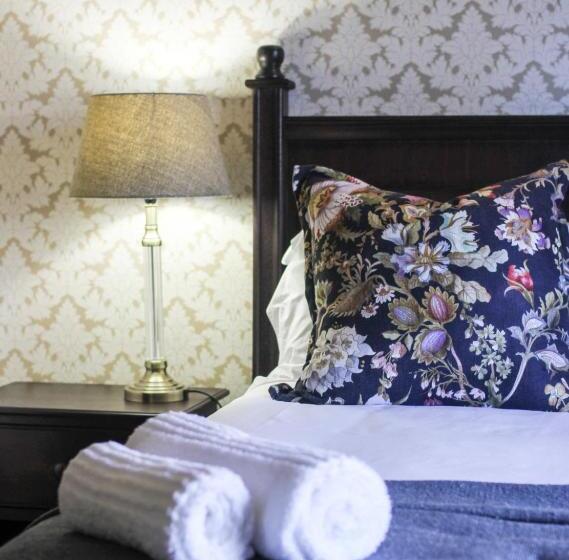 Номер Стандарт Вид на Бассейн, Airlies Guest House