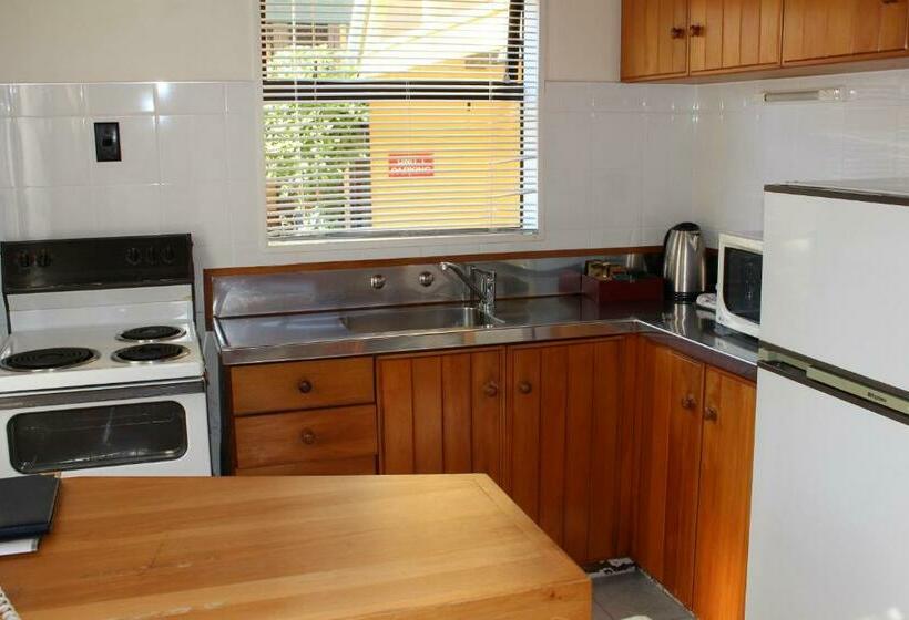 1 Bedroom Chalet, Bucklands Beach Waterfront Motel