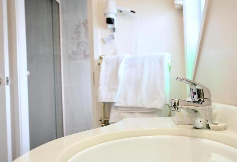 1 Bedroom Premium Apartment Sea View, Bucklands Beach Waterfront Motel