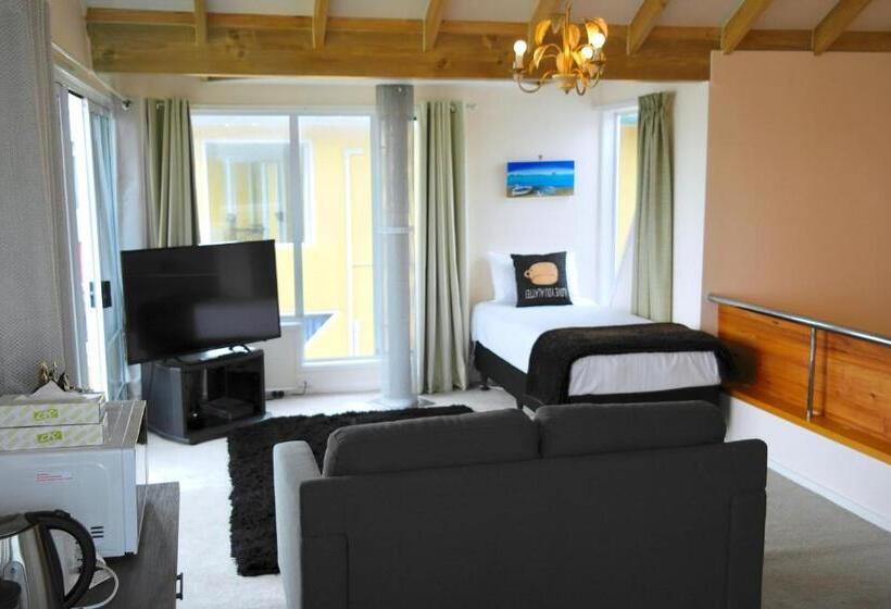 1 Bedroom Premium Apartment Sea View, Bucklands Beach Waterfront Motel