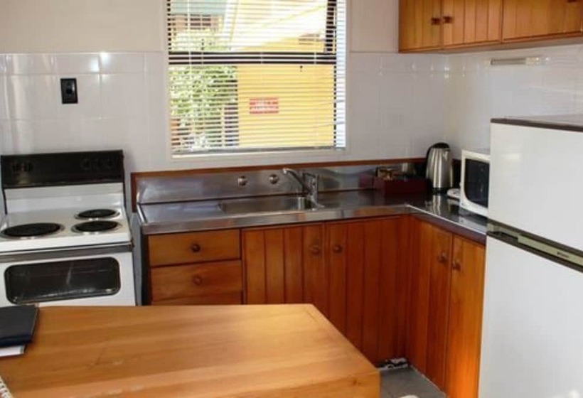 1 Bedroom Chalet, Bucklands Beach Waterfront Motel