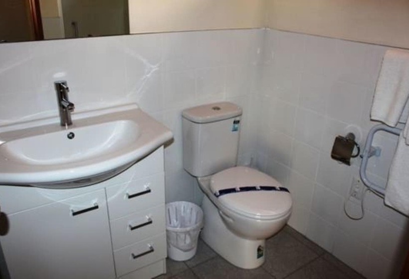 1 Bedroom Chalet, Bucklands Beach Waterfront Motel