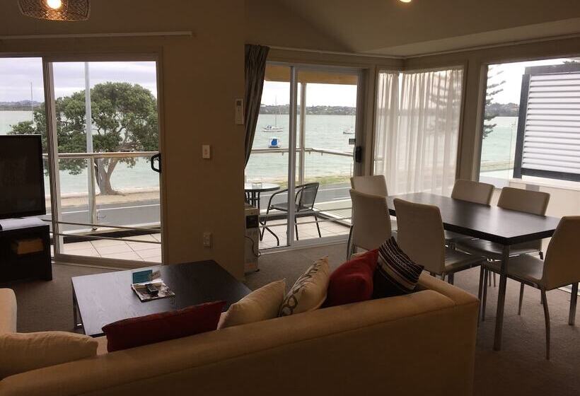 2 Bedrooms Suite Sea View, Bucklands Beach Waterfront Motel