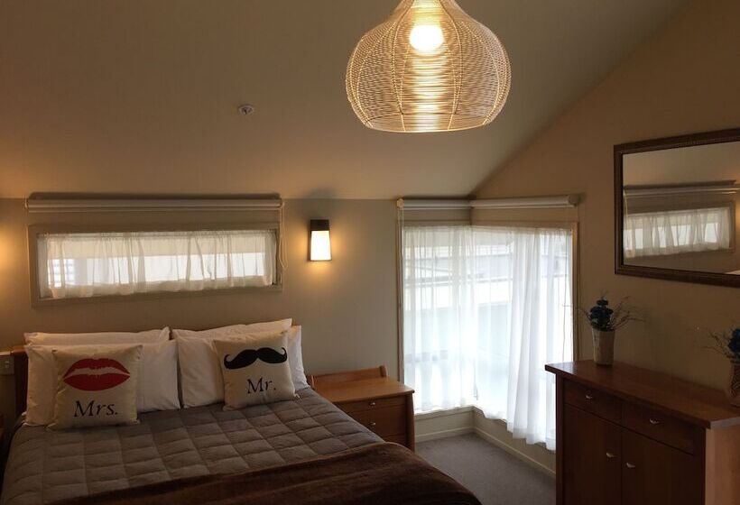 2 Bedrooms Suite Sea View, Bucklands Beach Waterfront Motel