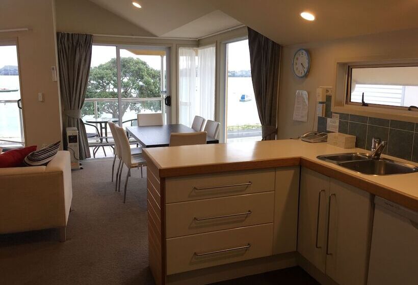 2 Bedrooms Suite Sea View, Bucklands Beach Waterfront Motel