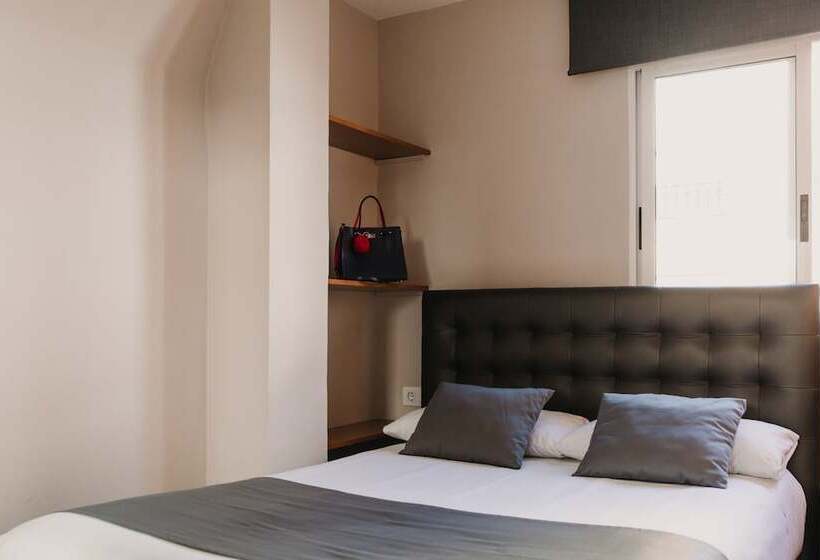 1 Bedroom Penthouse Apartment, Citizentral Gascons