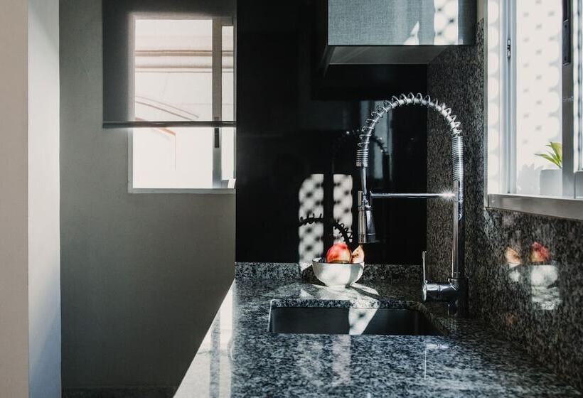 شقة دور أخير غرفة نوم واحدة, Citizentral Gascons