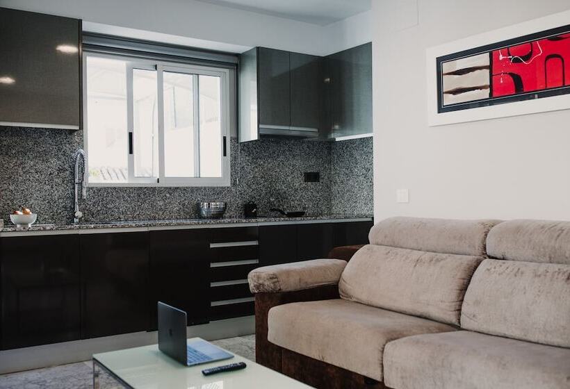 شقة دور أخير غرفة نوم واحدة, Citizentral Gascons