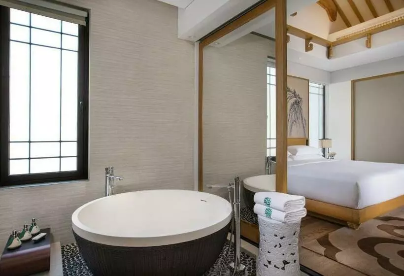 キングサイズベッドのスイートルーム, Banyan Tree Hotel Huangshan The Ancient Charm Of Huizhou, A Paradise