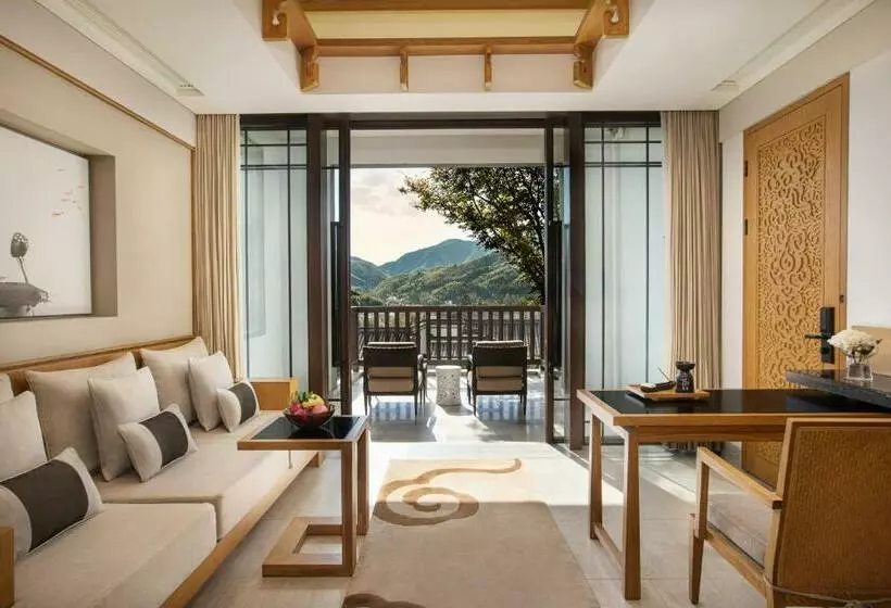 キングサイズベッドのスイートルーム, Banyan Tree Hotel Huangshan The Ancient Charm Of Huizhou, A Paradise