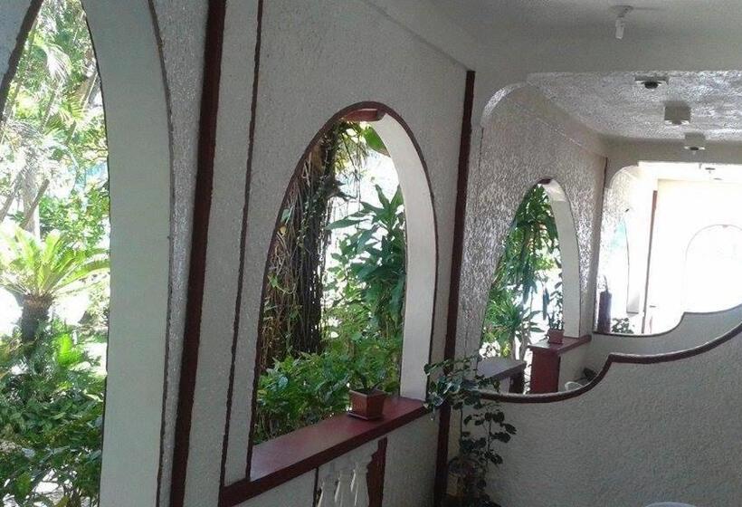 اتاق لوکس خانوادگی, Blue Crystal Beach Resort