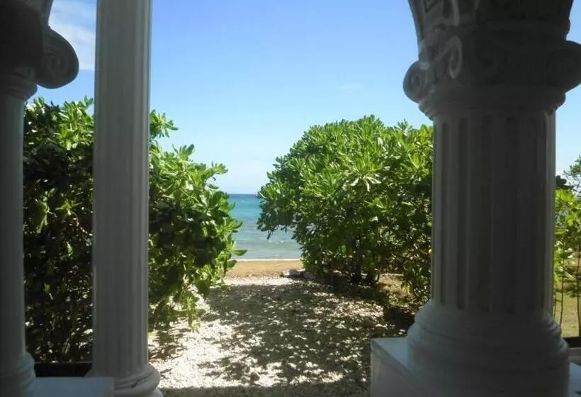 Perhehuone Merinäkymä, Blue Crystal Beach Resort