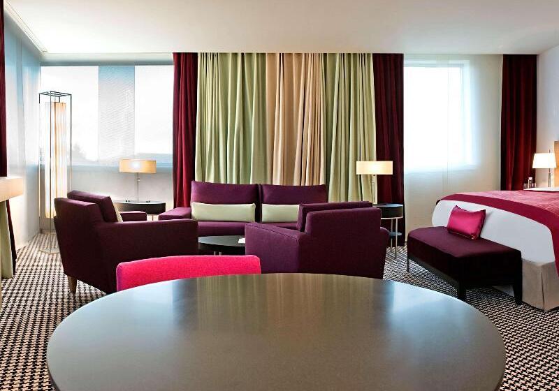 Номер Стандарт Кровать Кинг Адаптированный для Инвалидов, Hampton Inn & Suites Tampa Airport Avion Park Westshore
