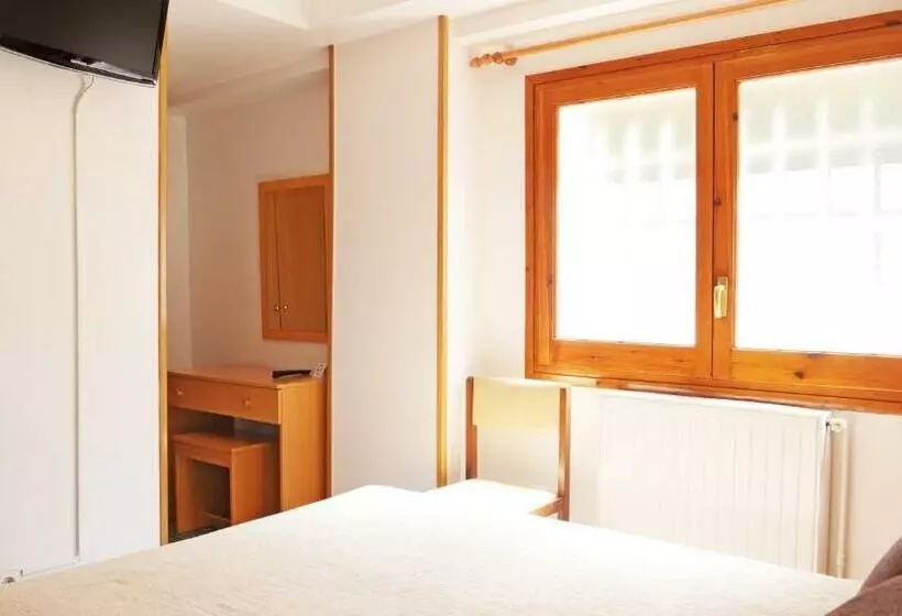 اتاق استاندارد یک نفره, La Trobada Hotel Sport