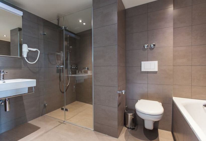 جناح جونيور, Plaza Hotel Winterthur