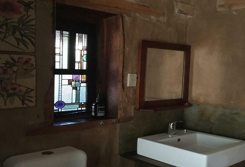 キャビン, Sutton Spring Art Retreats