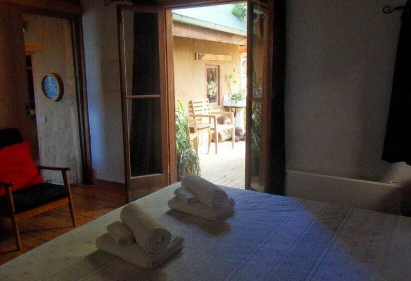 キャビン, Sutton Spring Art Retreats