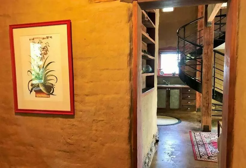 キャビン, Sutton Spring Art Retreats