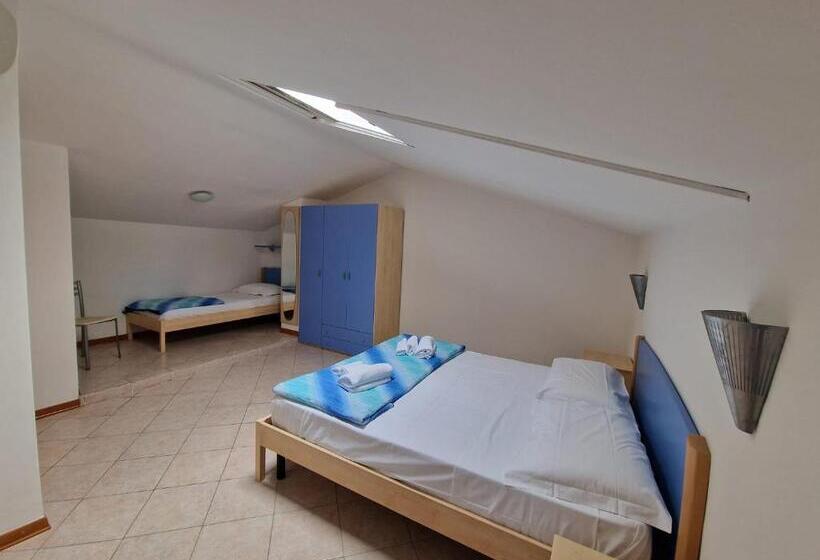 اتاق دوبلکس, Villa La Cavaliera