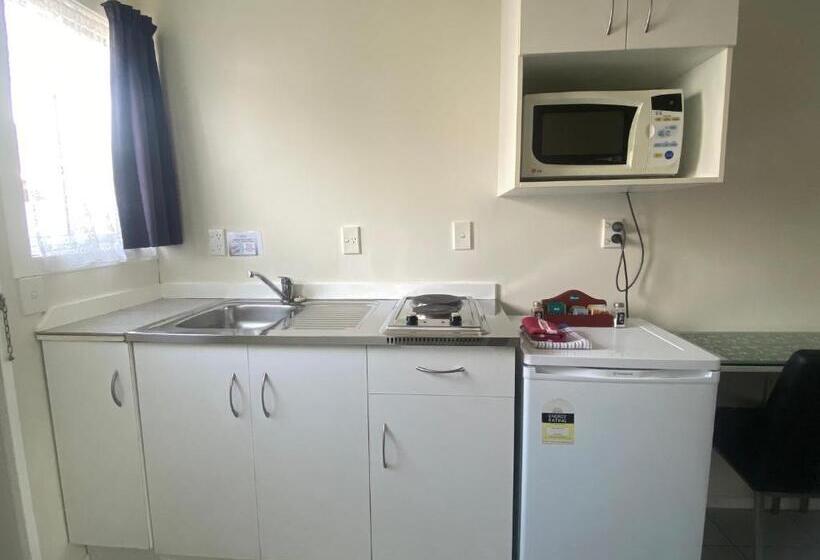 스탠다드 스튜디오, Kowhai Motel Rotorua