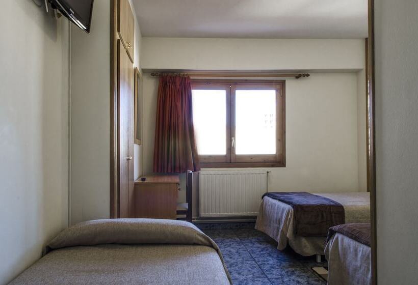 Номер Стандарт Трехместный, La Trobada Hotel Sport