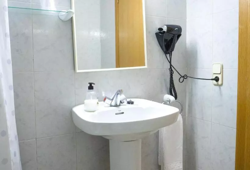 اتاق استاندارد سه نفره, La Trobada Hotel Sport