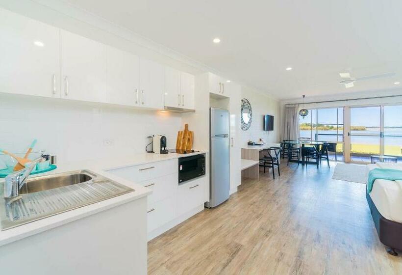 חדר משפתחתי סופריור, Moby Dick Waterfront Resort Motel