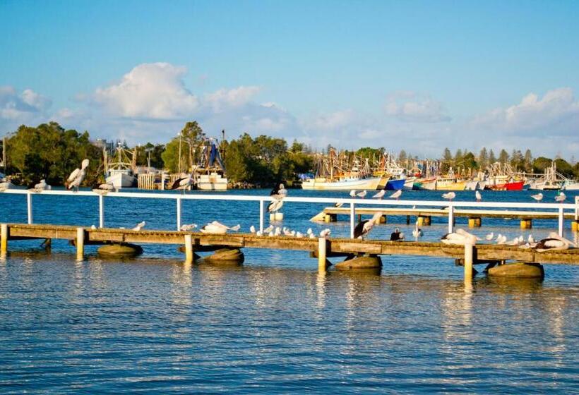 Номер Deluxe с Балконом, Moby Dick Waterfront Resort Motel