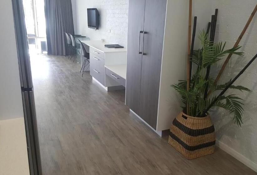Номер Deluxe с Балконом, Moby Dick Waterfront Resort Motel