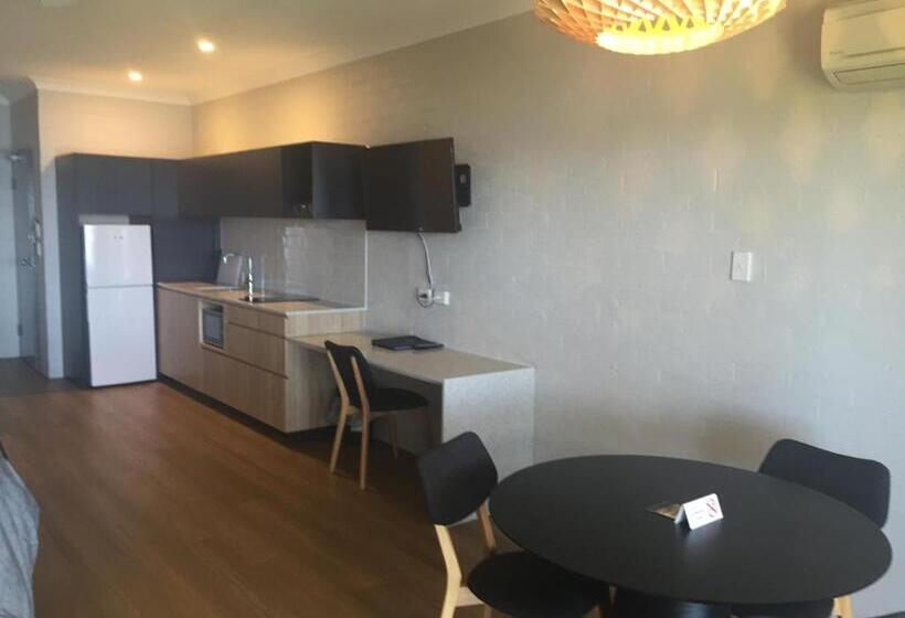 Номер Deluxe с Балконом, Moby Dick Waterfront Resort Motel