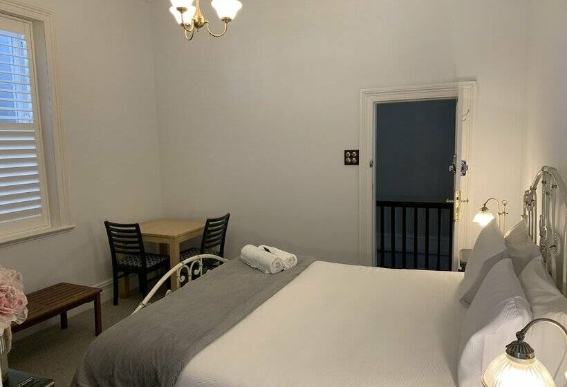 חדר סטנדרט עם מיטת קינג, Arundel S Boutique Accommodation