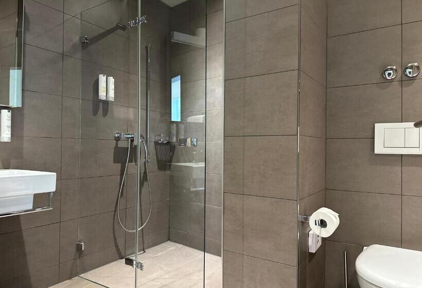 جناح جونيور, Plaza Hotel Winterthur