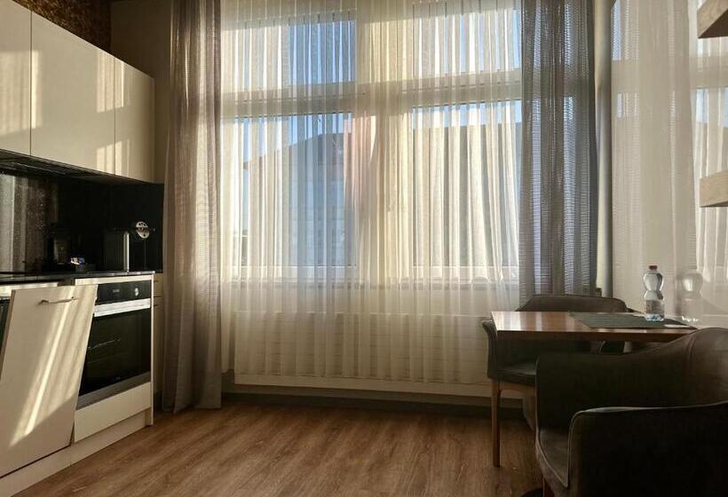 جناح جونيور, Plaza Hotel Winterthur