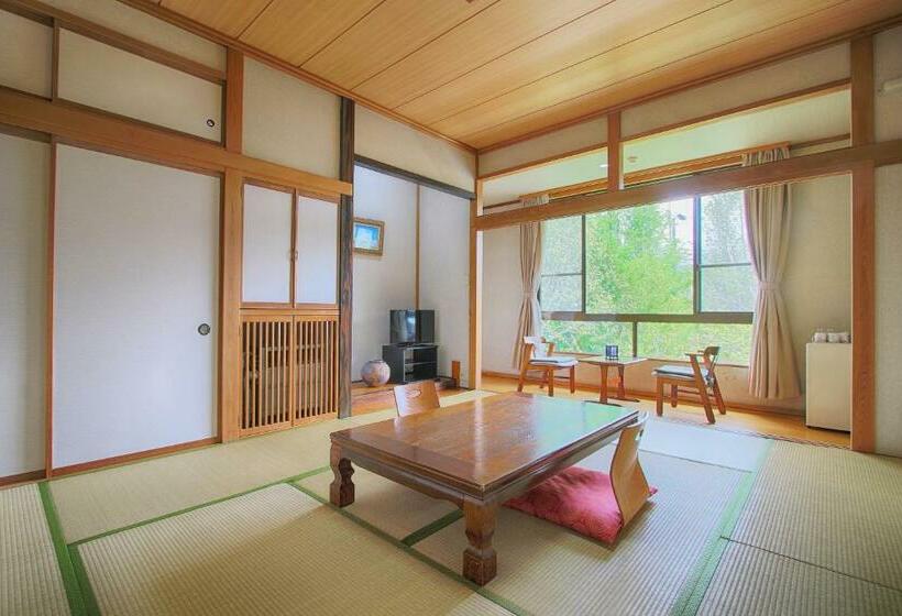 تختخواب در اتاق مشترک, Kounso