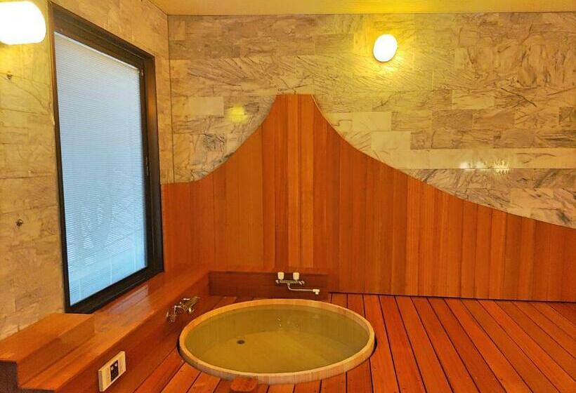 اتاق خانوادگی با سرویس بهداشتی مشترک, Kounso