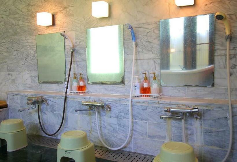 تختخواب در اتاق مشترک, Kounso