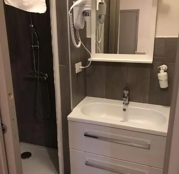 Habitació Triple Estàndard, B&b Leonardo