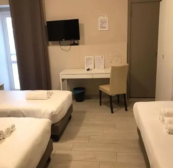 Habitació Triple Estàndard, B&b Leonardo