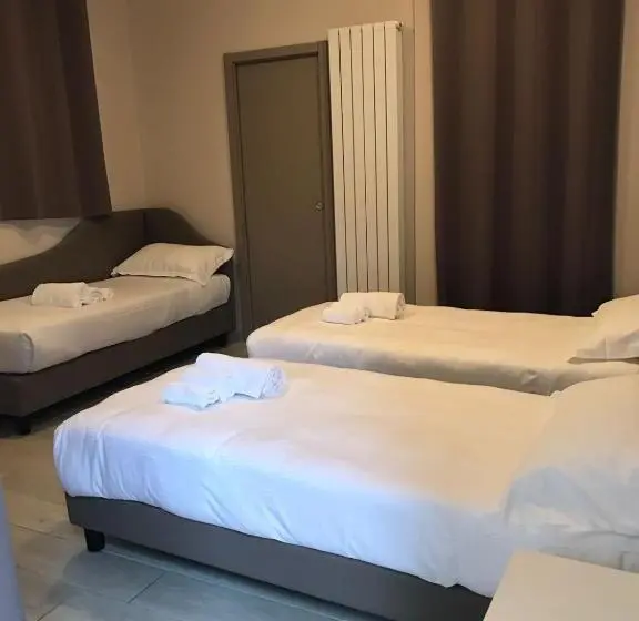 Habitació Triple Estàndard, B&b Leonardo
